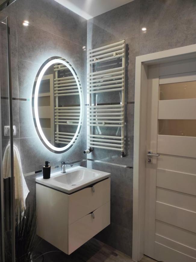 Sun River Apartament Ілава Екстер'єр фото